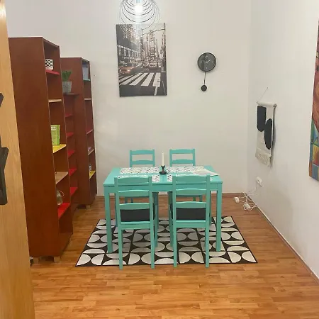 Urban Grand Hideaway Apartment *