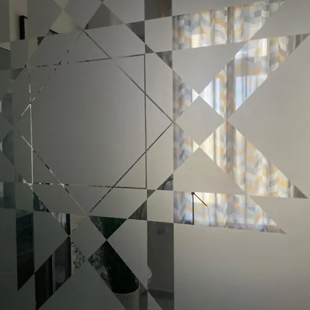 Urban Grand Hideaway Apartment *